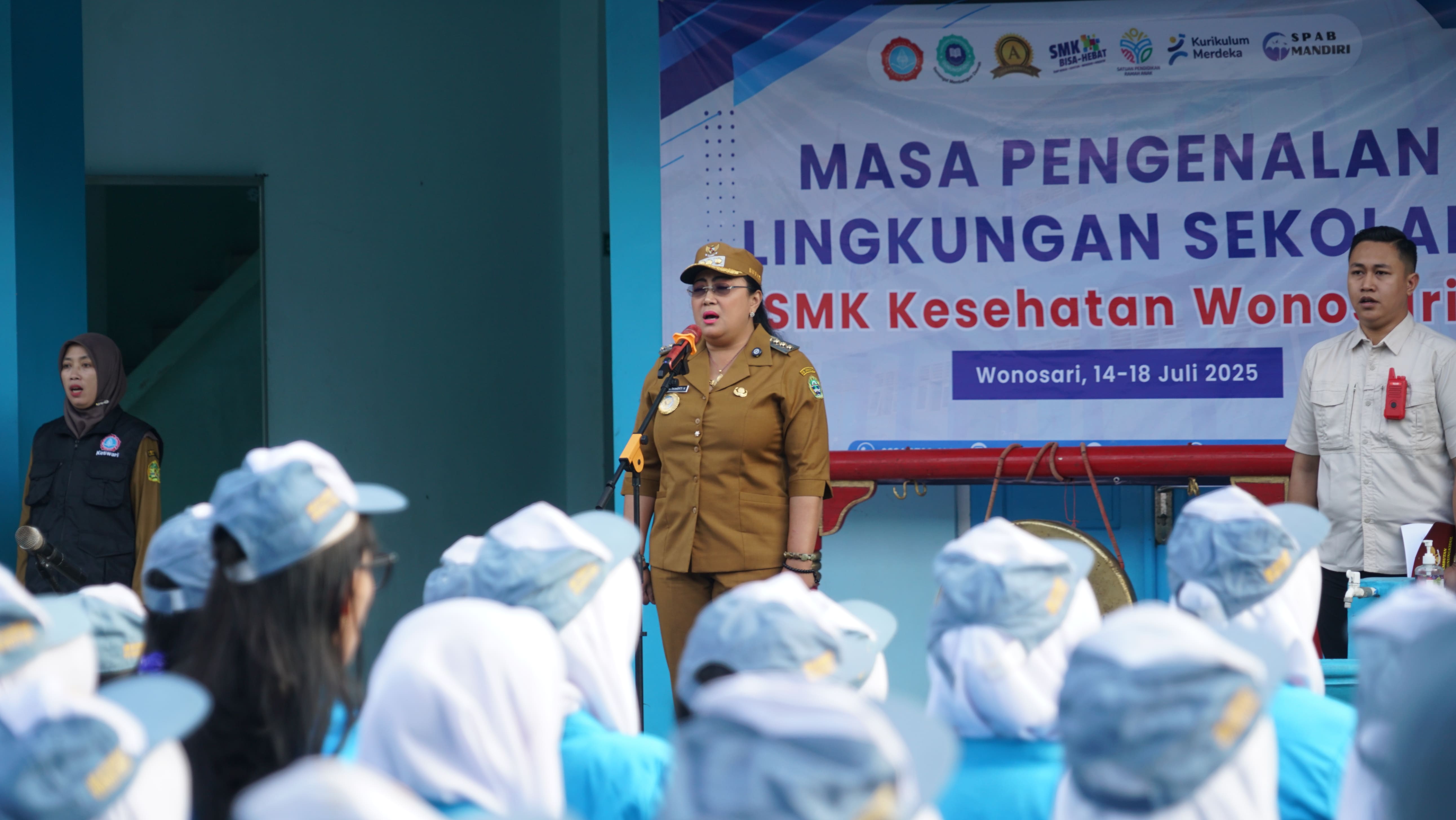 BUPATI GUNUNGKIDUL MEMBUKA MPLS DI SMK KESEHATAN WONOSARI, BERIKUT PESANNYA.....